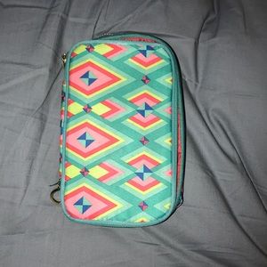I am selling this makeup bag.